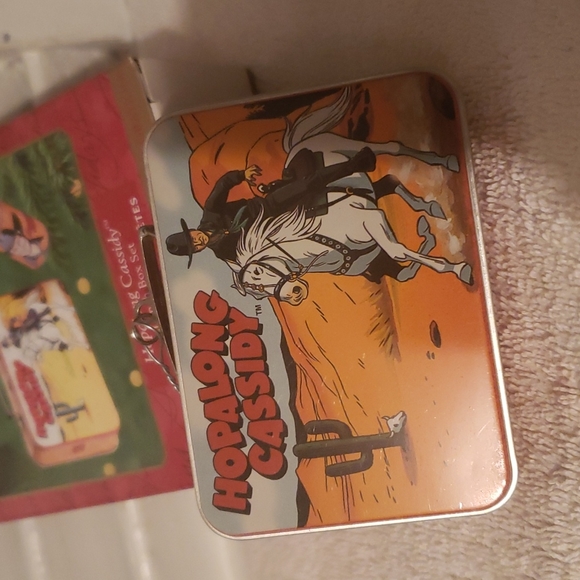Hallmark Keepsake Hopalong Cassidy Lunch Box Set - Picture 4 of 6